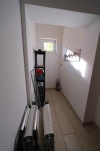 a hallway with baseball bats on a wall at Casa Palmira in Drena