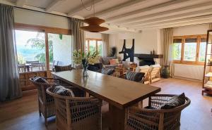 a living room with a wooden table and chairs at Casa Las Picoteras in La Estación