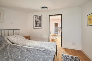 a bedroom with a bed in a room with a mirror at Apartamenty Zlotoryja Silver in Złotoryja