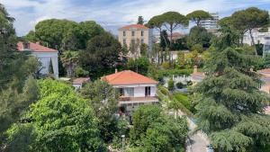 a house in the middle of a city with trees at Bella Stay in Cannes