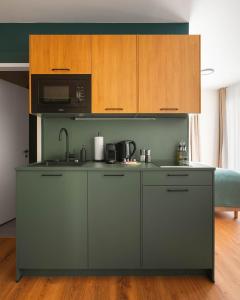 a kitchen with a sink and a microwave at Limehome Braunschweig Kaiserstraße in Braunschweig