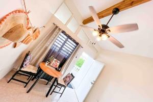 a dining room with a ceiling fan and a table and a window at 3.7 Near Beach • Generator • Hammock • 2nd floor in Garita
