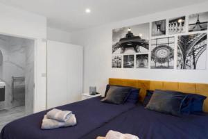 a bedroom with a bed with two towels on it at 3BD in Hendon in The Hyde