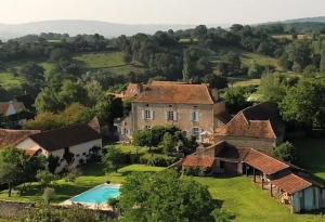 an aerial view of a house with a swimming pool at Châtel de Bierre in Sigy-le-Châtel
