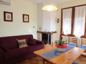 a living room with a couch and a table at Casa di Isodoru in Glori +11 photos