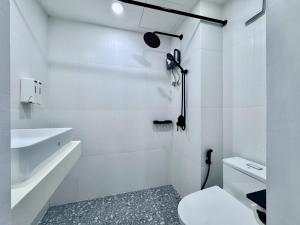 Koupelna v ubytování LIMOR hotel