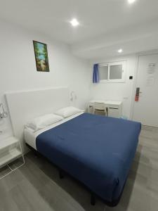 a bedroom with a blue bed in a room at Hostel Hock Residences in Hospitalet de Llobregat