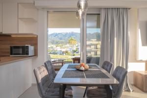 a dining room with a table and chairs and a window at Casa John Kos Apartment in Zipárion