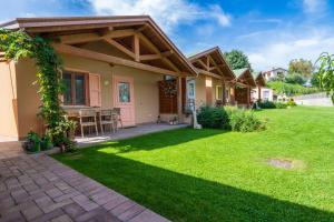 a house with a green lawn in front of it at Il Campo di Nonno Giò in Spoleto