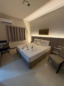 a bedroom with a bed with flowers on it at Plumas hotel in Tucuma +25 photos