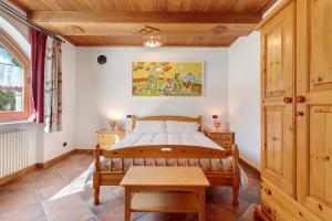 a bedroom with a bed and a table at Chez Duclos Bionaz in Bionaz
