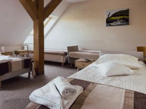 a hotel room with two beds and a couch at Restauracja i Hotel KUBUŚ in Bełchatów