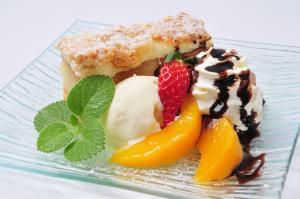 a glass plate with a dessert with fruit on it at Restauracja i Hotel KUBUŚ in Bełchatów