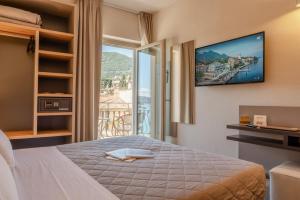 Lova arba lovos apgyvendinimo įstaigoje Hotel Du Lac Gardone Riviera
