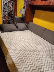 a large bed with a wooden headboard and a bed sidx sidx sidx at Snugnuff in South Burlington
