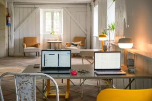 two laptops sitting on a table in a living room at Planazo House in Arnuero