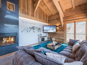 a living room with a couch and a fireplace at Chalet Familial Le Whymper 5 étoiles SPA Sauna Chatel in Châtel
