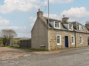 an old stone house on the side of the road at Alt na Voir in Tomintoul