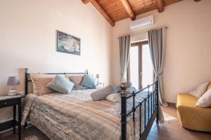 a bedroom with a bed and a window at PinetoAlba Country House in Scerne