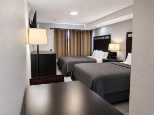a hotel room with two beds and a table at Paradise Inn in Wildwood +32 photos