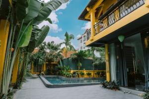 a courtyard with a swimming pool in a building at Tam Coc Mango Homestay - Free Swimming Pool in Ninh Binh