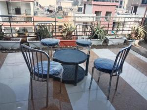 a table and four chairs on a balcony at City Palace in Zirakpur
