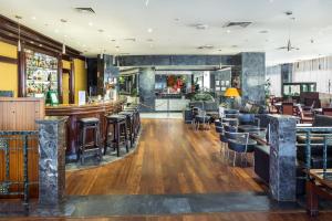 Um restaurante ou outro lugar para comer em Radisson Blu Hotel Lisbon