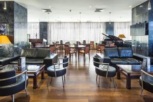 Uma TV ou centro de entretenimento em Radisson Blu Hotel Lisbon