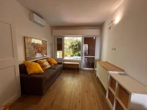 a living room with a couch and a window at Bilocale Is Molas Design, Giardino e Relax in Is Molas 