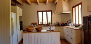 a kitchen with two bowls on top of a counter at Es Campet, charmante finca, Soller, Vue splendide, piscine, calme in Sóller