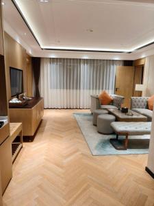 a living room with a couch and a table at Ocean Delight Boutique Hotel 海悦精品酒店 in Sihanoukville