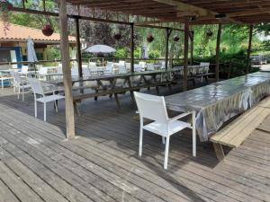 a large table and chairs on a wooden deck at Mobil-home Moon River in Thiviers