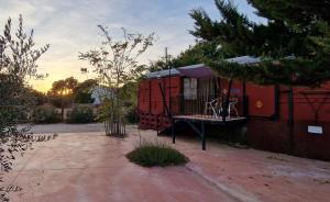a playground with a bird cage in a backyard at Vagón con sesión de Jacuzzi in Caravaca de la Cruz