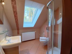 a bathroom with a sink toilet and a window at W Sosnowym Lesie Pluski in Pluski +43 photos
