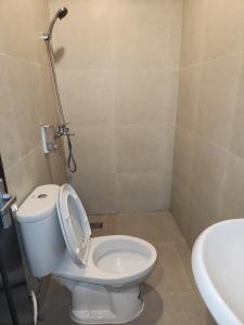 a bathroom with a toilet and a sink at Sendja Residence in Semarang +7 photos