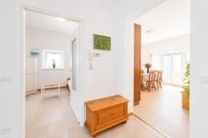 a hallway with a table and a dining room at Giardino del Convento in Domaso