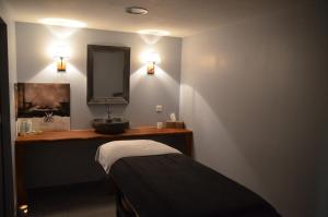 a bathroom with a sink and a mirror at Chambre d hotes Spa montagne in Laruns