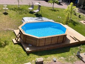 an overhead view of a large wooden swimming pool at L’Éden in Saint-Avertin
