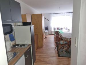 a small kitchen with a table and a dining room at Ferienwohnung Pasewalk Zentrum in Pasewalk