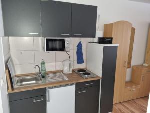 a small kitchen with a sink and a refrigerator at Ferienwohnung Pasewalk Zentrum in Pasewalk