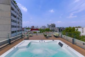 a hot tub on the roof of a building at Lulu Condesa by Capitalia in Mexico City