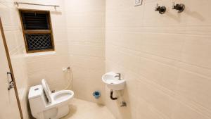 a bathroom with a toilet and a sink at Hotel Marwari in Agra