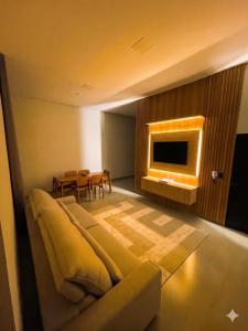 a living room with a couch and a table at Casa Alto Padrão 3 Quartos - Perto do Shopping Sinop in Sinop