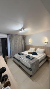 a bedroom with a large bed in a room at Micul Cosmopolit Boutique Rooms in Afumaţi