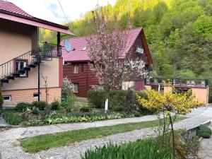 a house with a garden in front of it at Guest house Nad Tisou in Kvasy