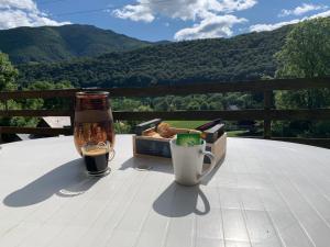 a table with a cup of coffee and a drink at Chalet de montagnes in Campan