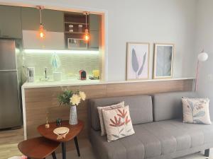 a living room with a couch and a table at Residencial Legend in Santos