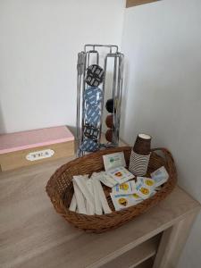 a basket sitting on top of a table at Nido Ticino in Bernate Ticino