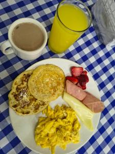 a plate of breakfast food and a cup of coffee at Hotel Distrito Unicentro in Medellín +13 photos
