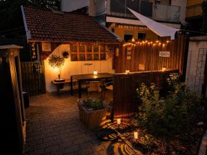 a patio at night with a table and lights at Studio Weidenkorb in Vaihingen an der Enz